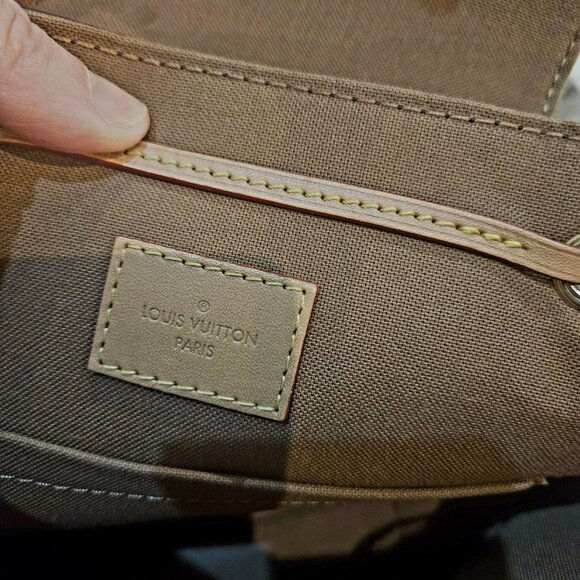 Louis Vuitton main image 5